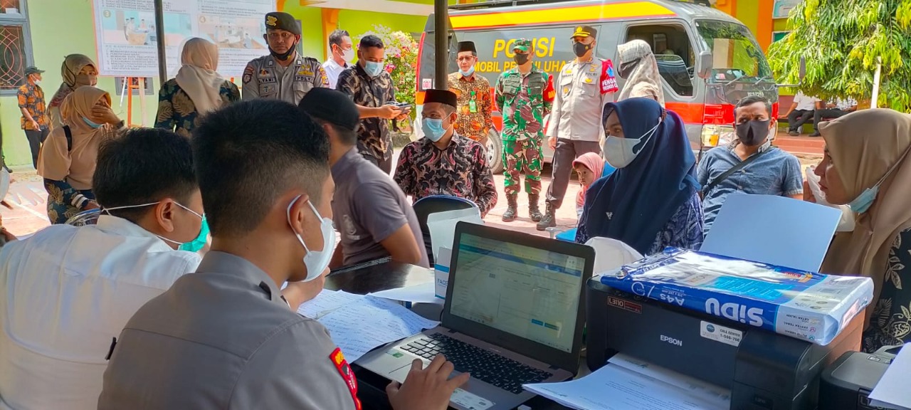 Dandim Aceh Jaya dan Kapolres Tinjau Kegiatan Vaksinasi Massal