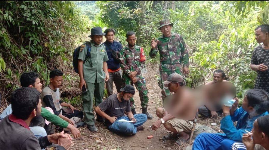 TNI Bersama Polhut Naik ke Hutan TNGL Lakukan Patroli