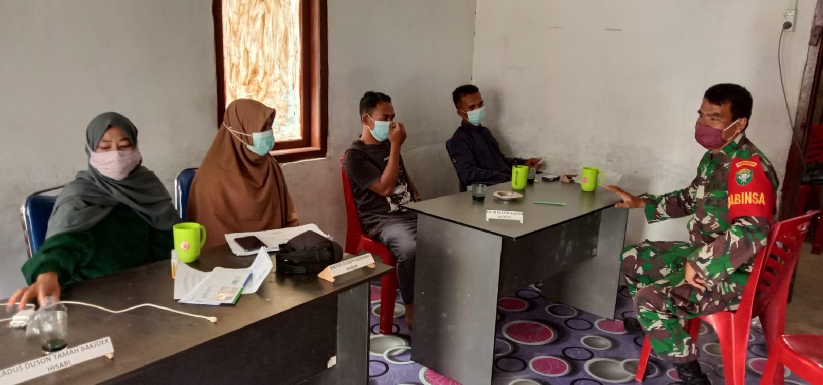 Komsos ke Desa Binaan, Babinsa Koramil Bakongan Jalin Silaturrahmi Dengan Tokoh Pemuda