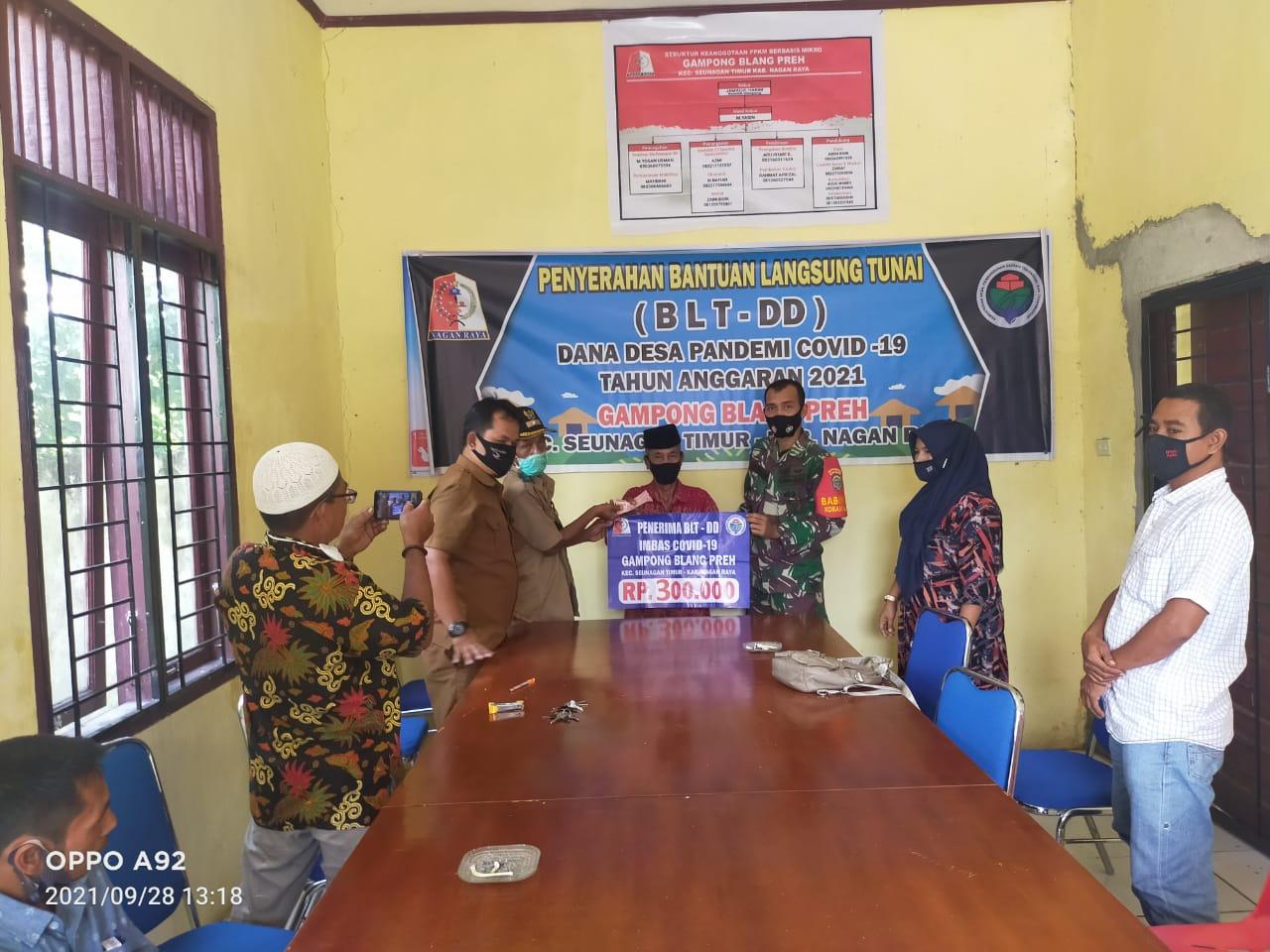 Babinsa Koramil 03/Seunagan Timur Laksanakan Pengamanan penyaluran BLT tahap IX 2021