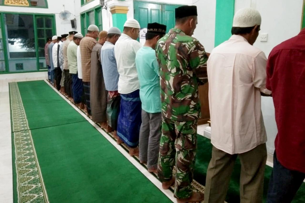 Melalui Manunggal Subuh, Babinsa Koramil Lhoknga Jalin Kedekatan Dengan Toga