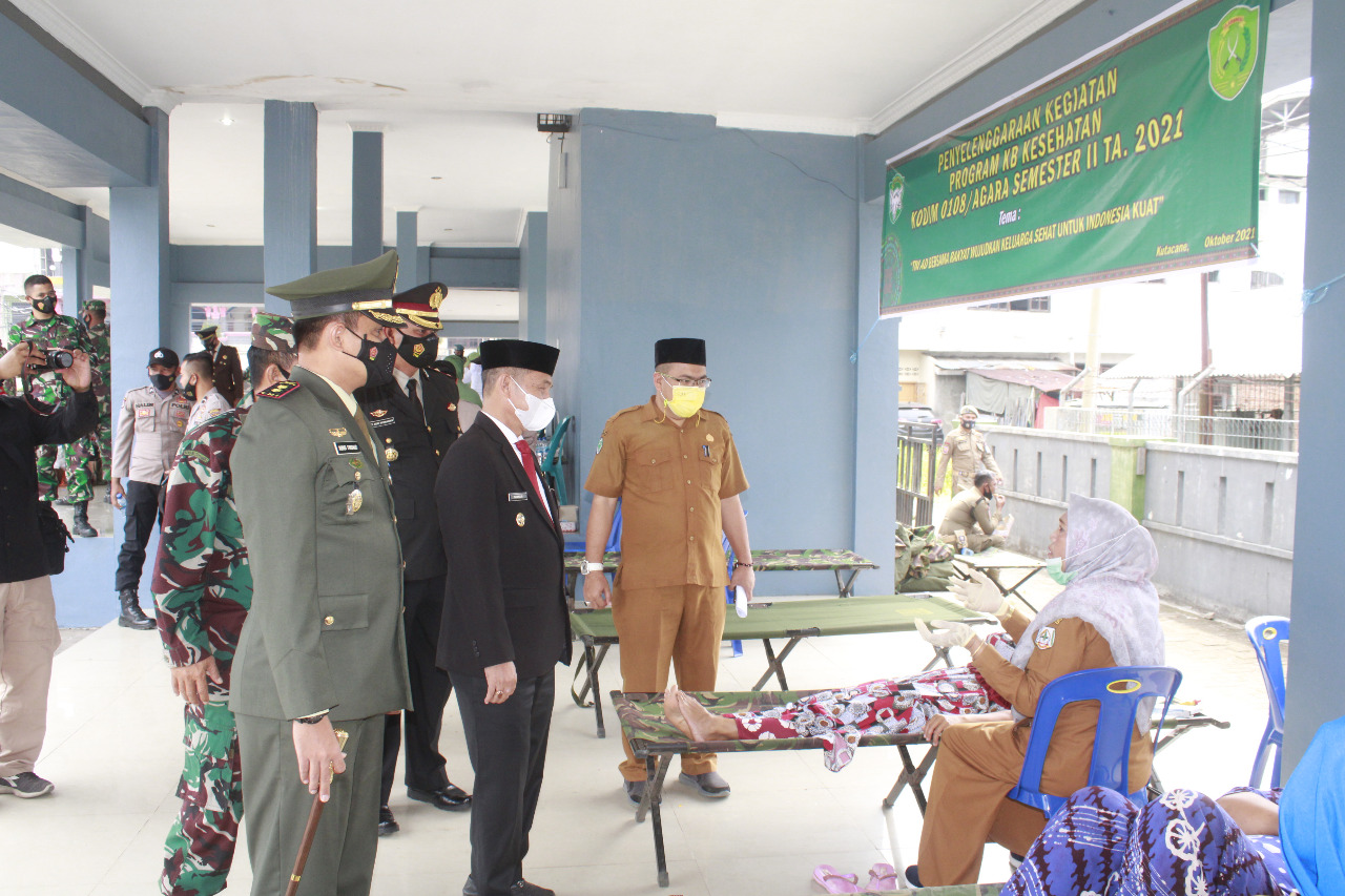 Dandim Dampingi Wabup Agara Tinjau Baksos