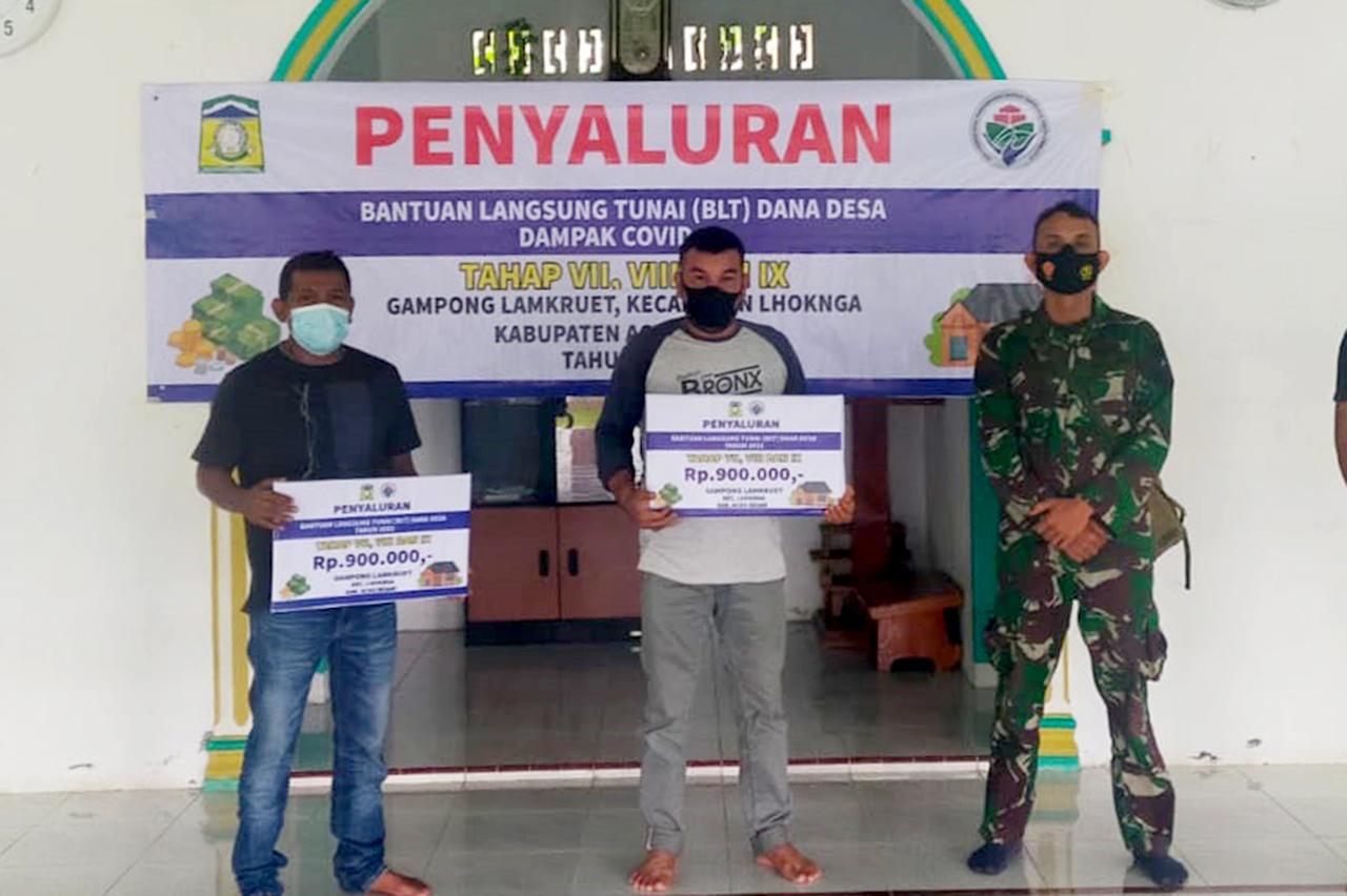 Pastikan Tepat Sasaran, Babinsa Jajaran Kodim 0101/Aceh Besar Terus Dampingi Penyaluran BLT DD