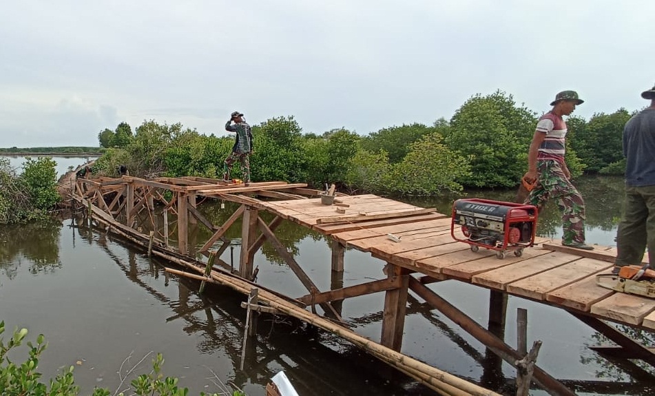 Sasaran Fisik Pembangunan Jembatan, Telah Masuk Tahap Pemasangan Papan Lantai