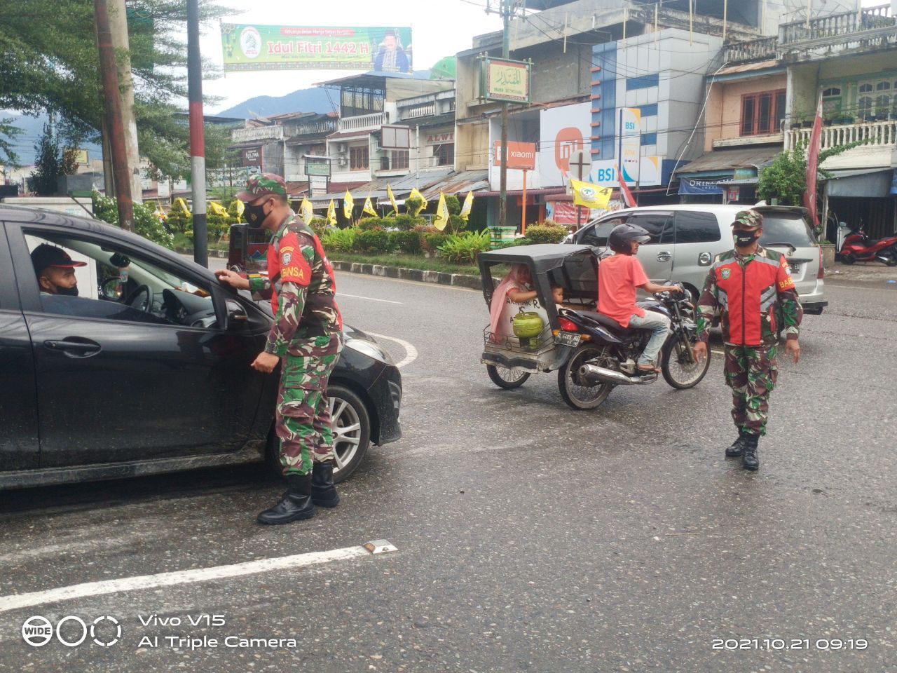 Satgas Pencegahan Covid-19 Kodim 0108/Agara Bagikan Masker Kepada Penguna jalan