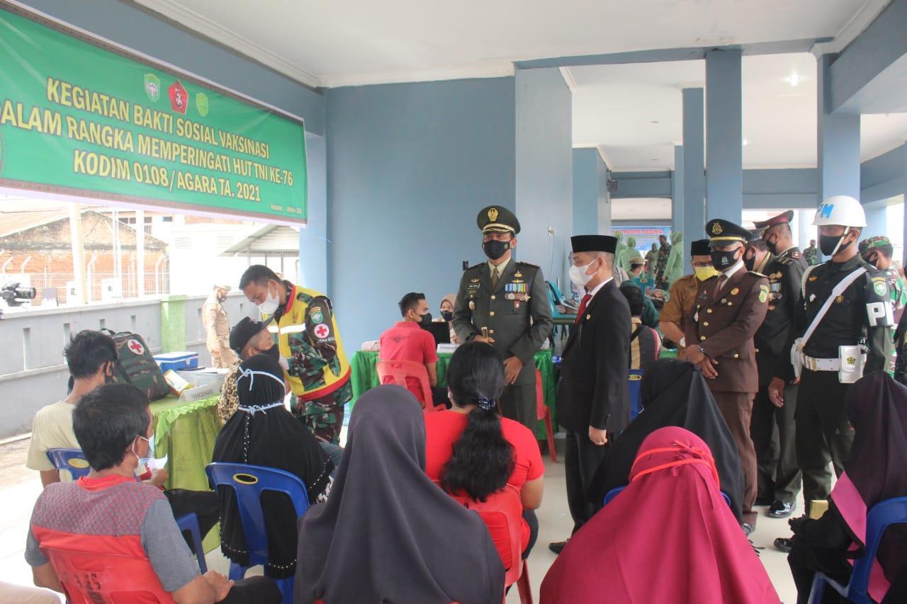 Dandim Dampingi Wabup Agara Tinjau Baksos