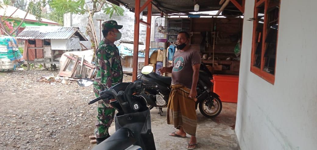 Dor to Dor, Babinsa Koramil Meukek Ingatkan Warga Tidak Kendor Menerapkan Protkes