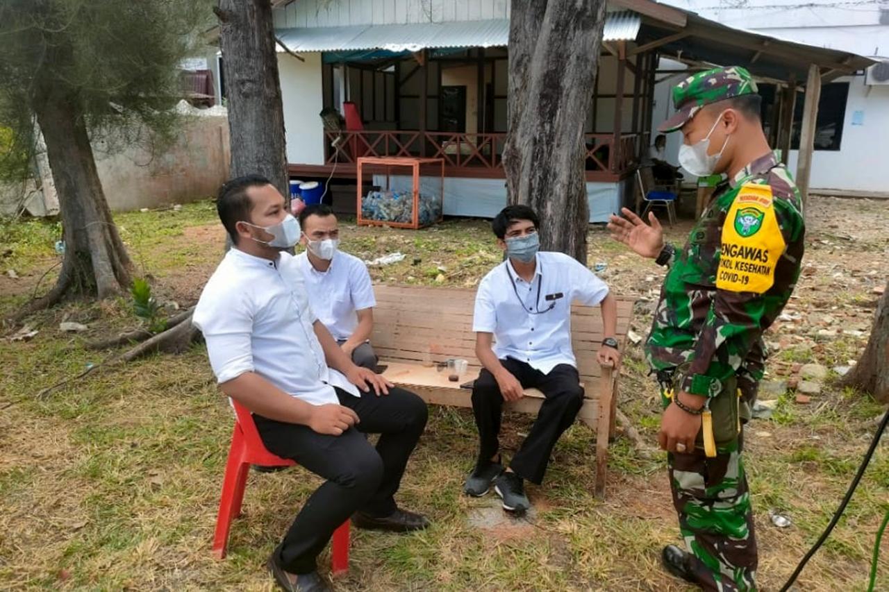 Melalui Komsos, Babinsa Ini Ajak Masyarakat Patuhi Prokes Covid 19