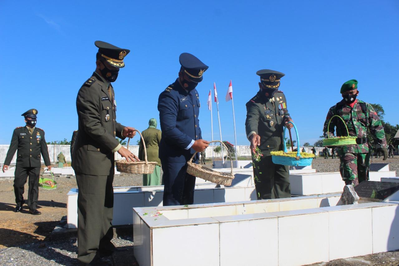 Menyambut Ulang Tahun TNI ke 76 Kodim 0116/Nagan Raya Laksanakan Ziarah ke taman Makam Pahlawan