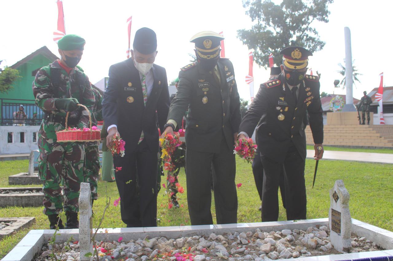 Jelang HUT TNI Ke-76, Dandim Agara Pimpin Ziarah