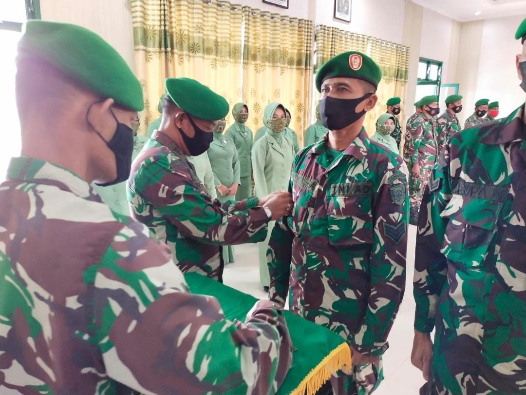 Mewakili Dandim 0105/Abar, Pasilog Pimpin Upacara Korp Raport Kenaikan Pangkat Prajurit Kodim 0105/Abar