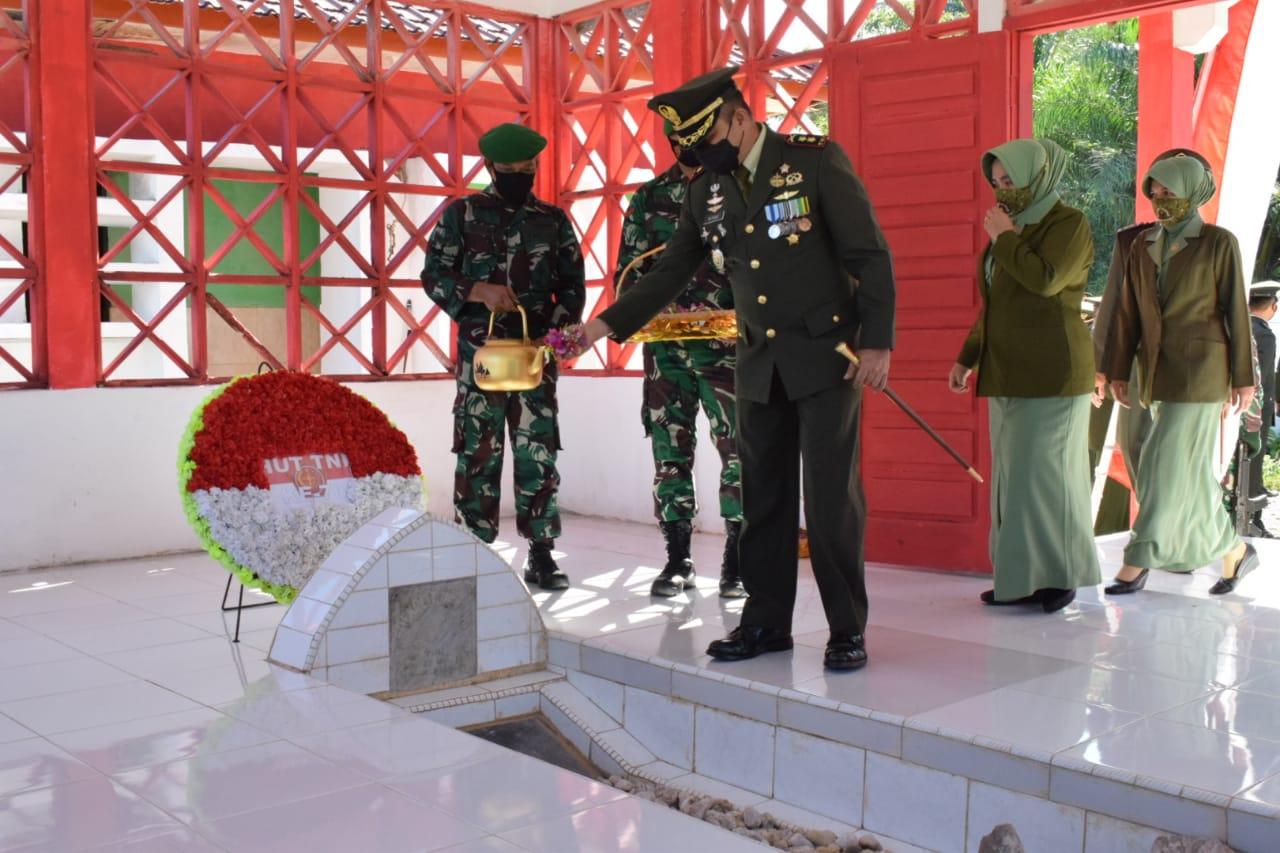 Jelang HUT Ke-76 TNI, Kodim 0107/Aceh Selatan Gelar Upacara Ziarah Makam Pahlawan