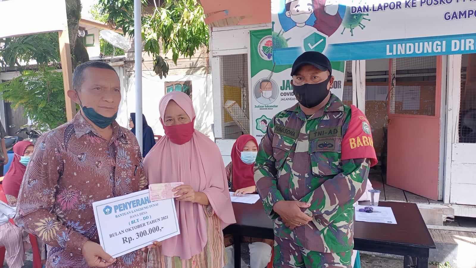 Dampingi Penyaluran BLT DD di Desa Binaan, Ini Himbuan Babinsa Tapaktuan