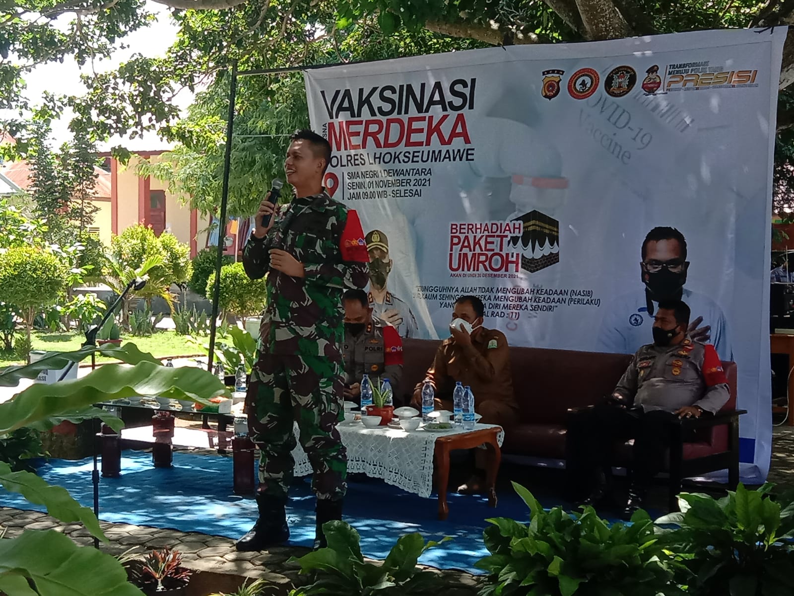 Beri Motivasi Kepada Para Siswa/Siswi, Dandim Bersama Kapolres Tinjau Vaksinasi di SMA Negeri 1 Dewantara