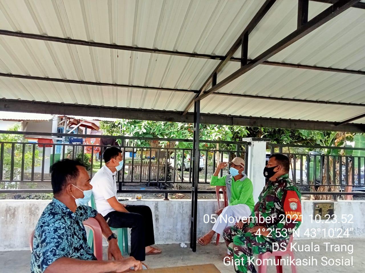 Dengan Gencar Babinsa Posramil Kuala pesisir Laksanakan Sosialisasi Vaksinasi pada masyarakat desa binaan