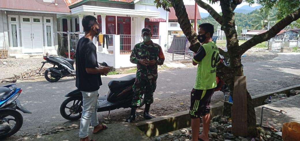 Babinsa Koramil 03/Meukek Komos Bersama Tokoh Pemuda Pererat Silaturrahmi