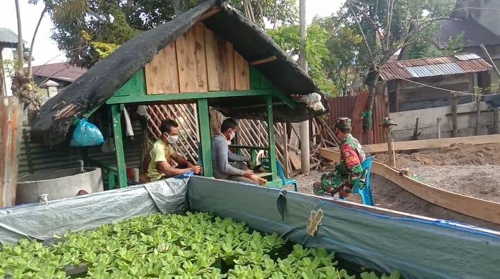 Ini Pesan Babinsa Meukek Silatrurahmi Dengan Warga Desa Binaan