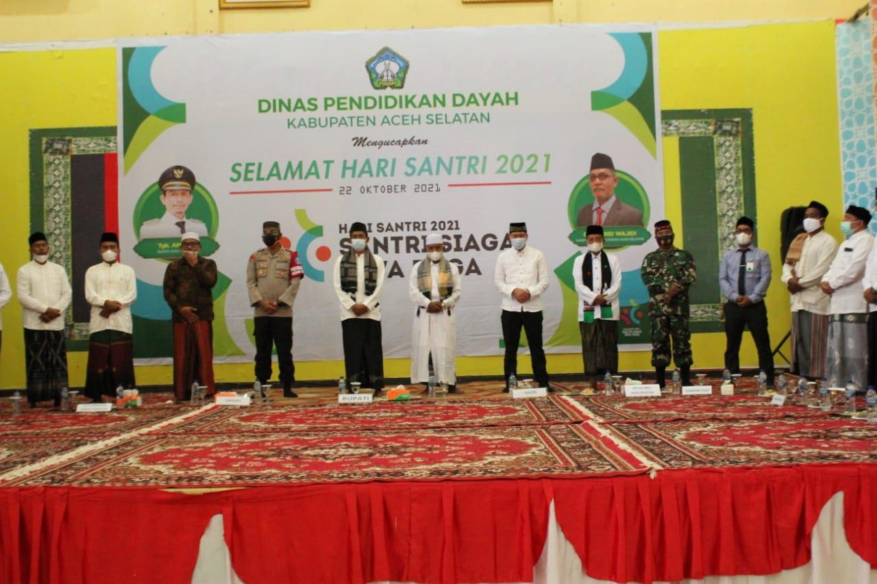 Hadiri Peringatan Hari Santri, Pasipers Kodim Asel : Jadilah Pelopor Bangsa Untuk Hidup Sehat di Masa Pandemi Covid-19