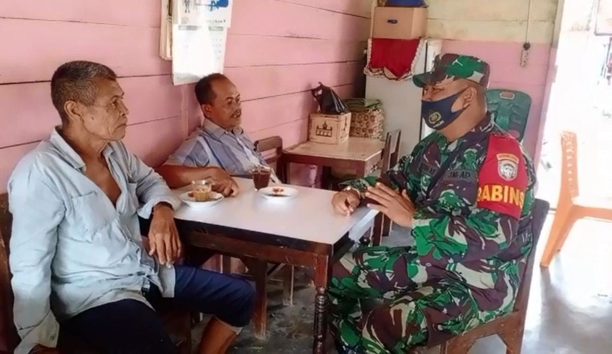 Jalin Silaturahmi, Babinsa 14/Rtp Komsos Dengan Tokoh Masyarakat