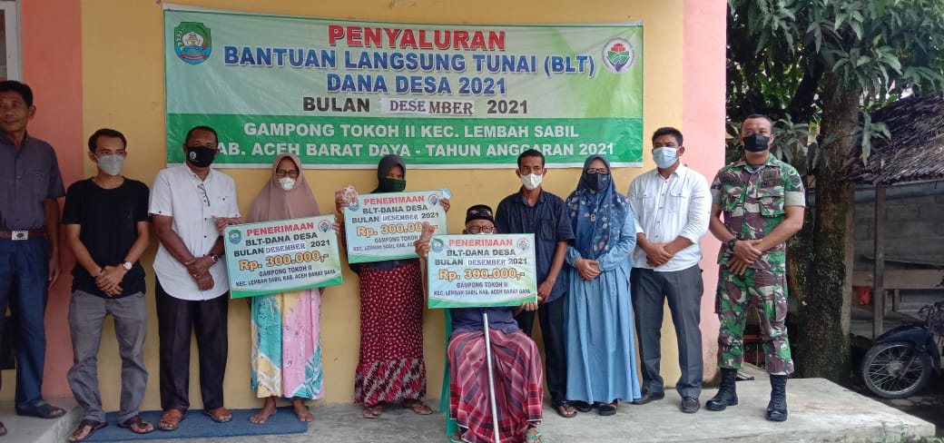 Babinsa Dampingi Pembagiaan BLT DD Di Kecamatan Lembah Sabil