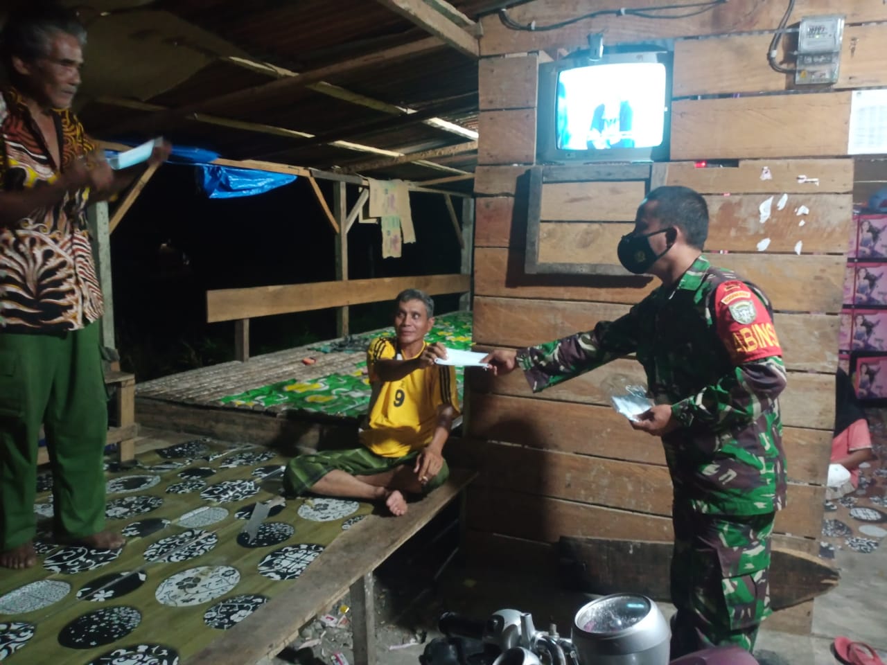 TNI Edukasikan Penerapan Prokes Covid-19