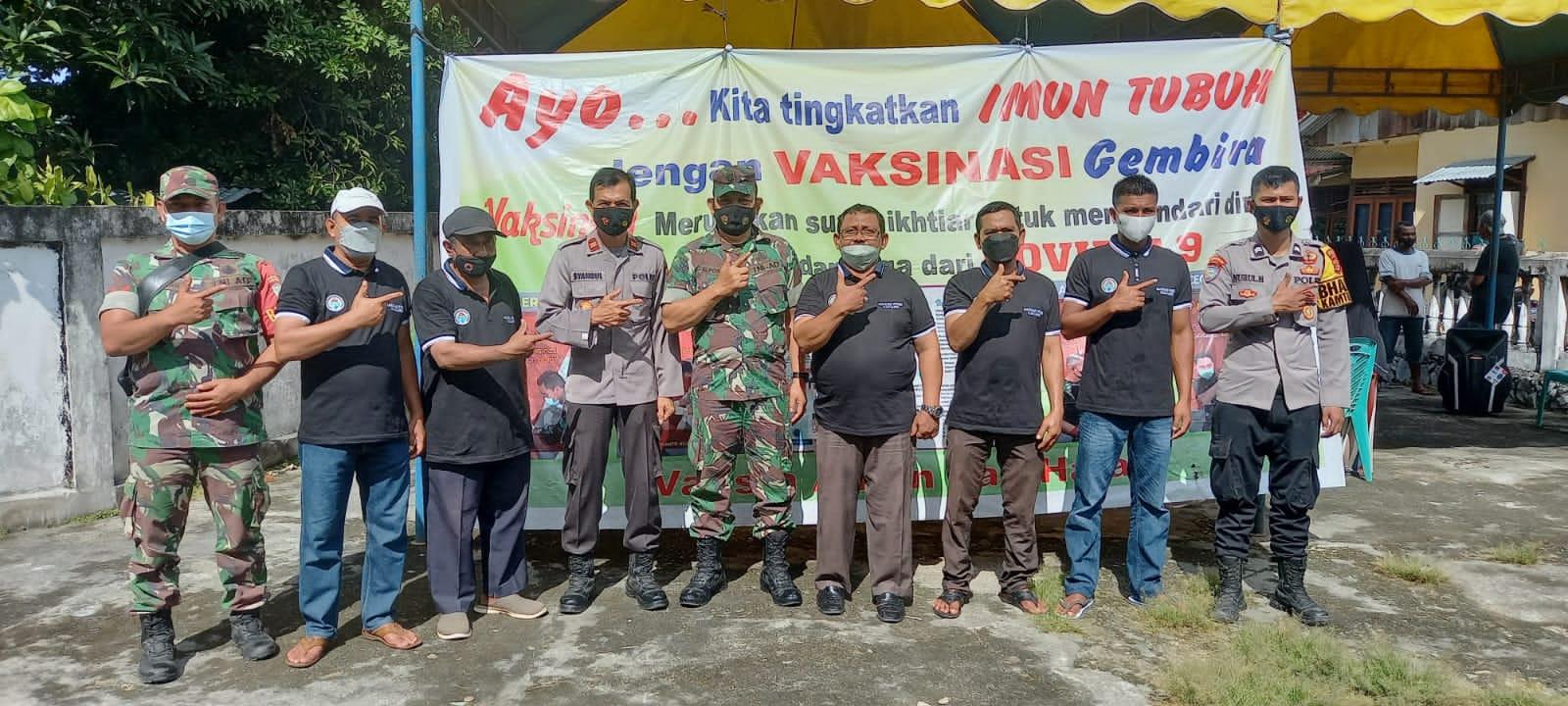 Berkeliling Kampung, Koramil dan Polsek Labuhanhaji Sosialisasi dan Ajak Warga Untuk Vaksin