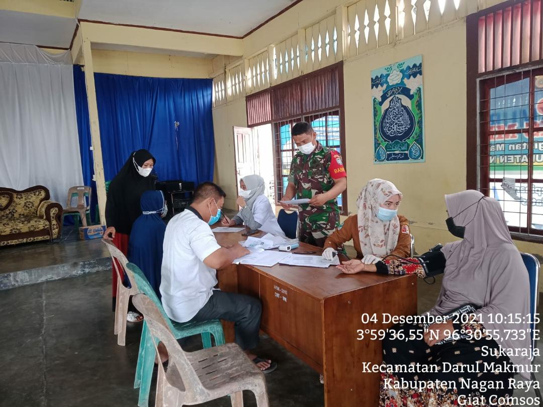 BABINSA KORAMIL 05/DARUL MAKMUR CEK DATA WARGA YANG BELUM LAKSANAKAN VAKSIN