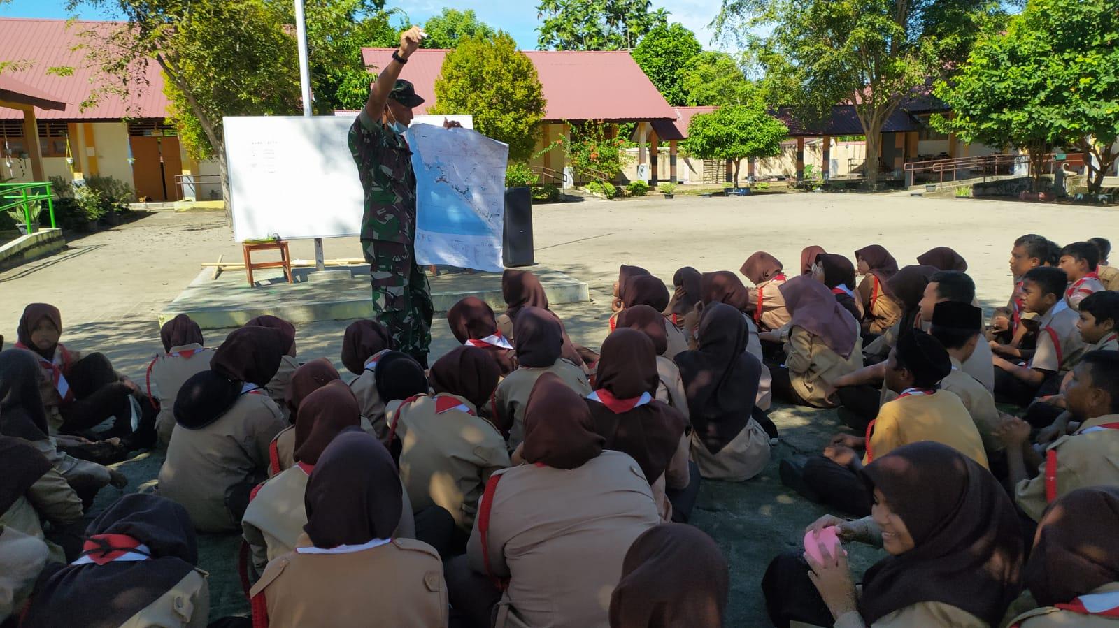 Serka Gunawan Sigit Berikan Materi Navrad Pada Kegiatan Pramuka SMP Unggul Calang