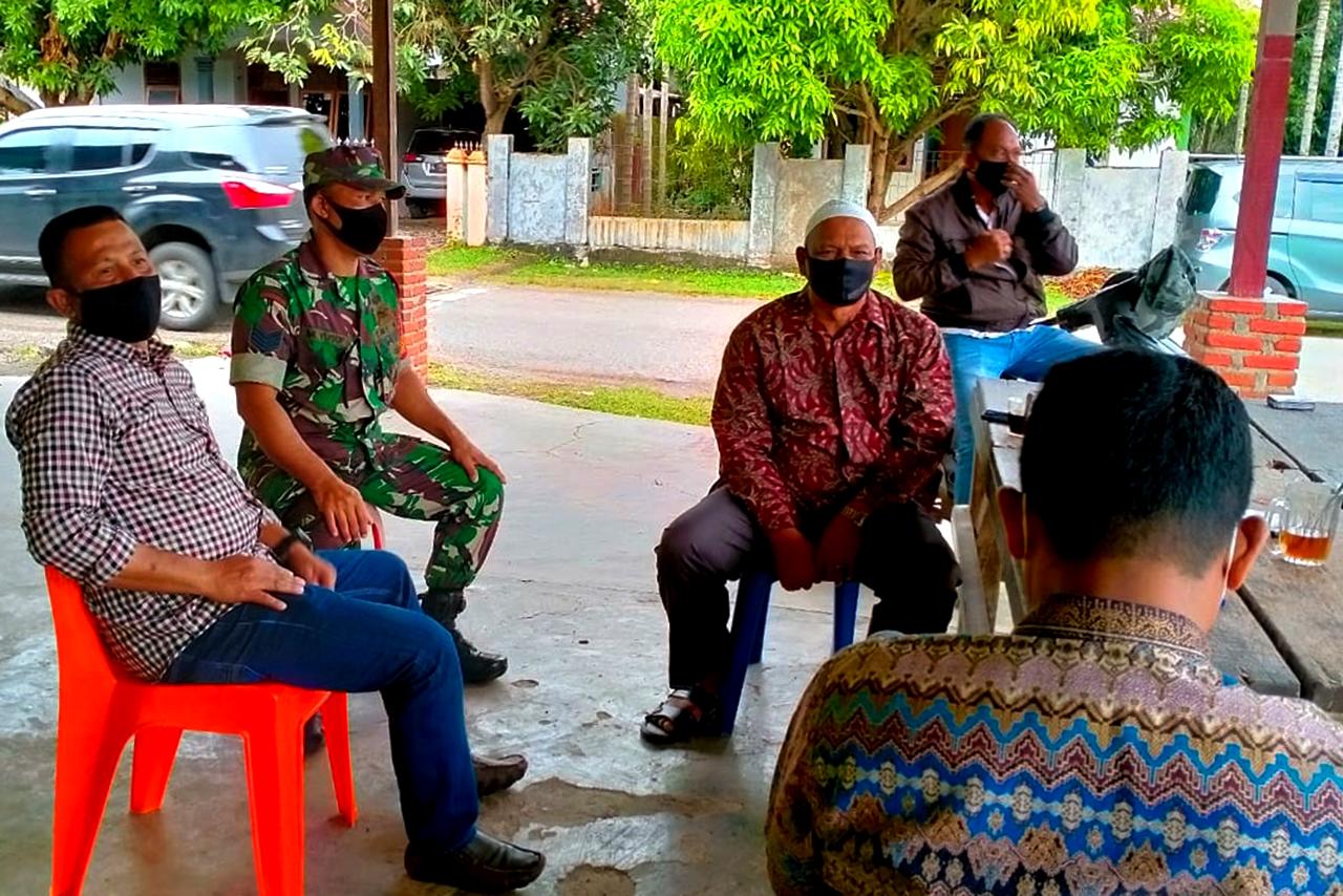 Babinsa Naga Umbang Ajak Masyarakat Aktif Jaga Keamanan dan Ketertiban Lingkungan
