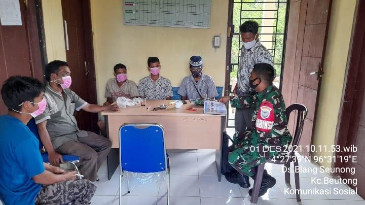 Pupuk Tali Persoudaraan Babinsa Laksanakan Komsos Bersama Warga Desa Binaan