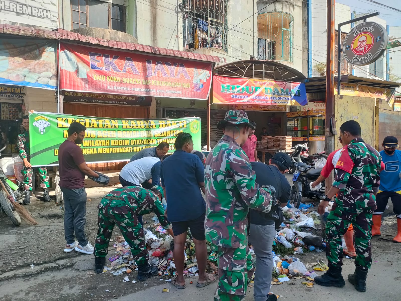 Menyambut HUT ke-66 Kodam IM, Kodim 0117/Aceh Tamiang Laksanakan Karya Bakti dan Bakti Sosial Menuju Aceh Damai Dan Sejahtera