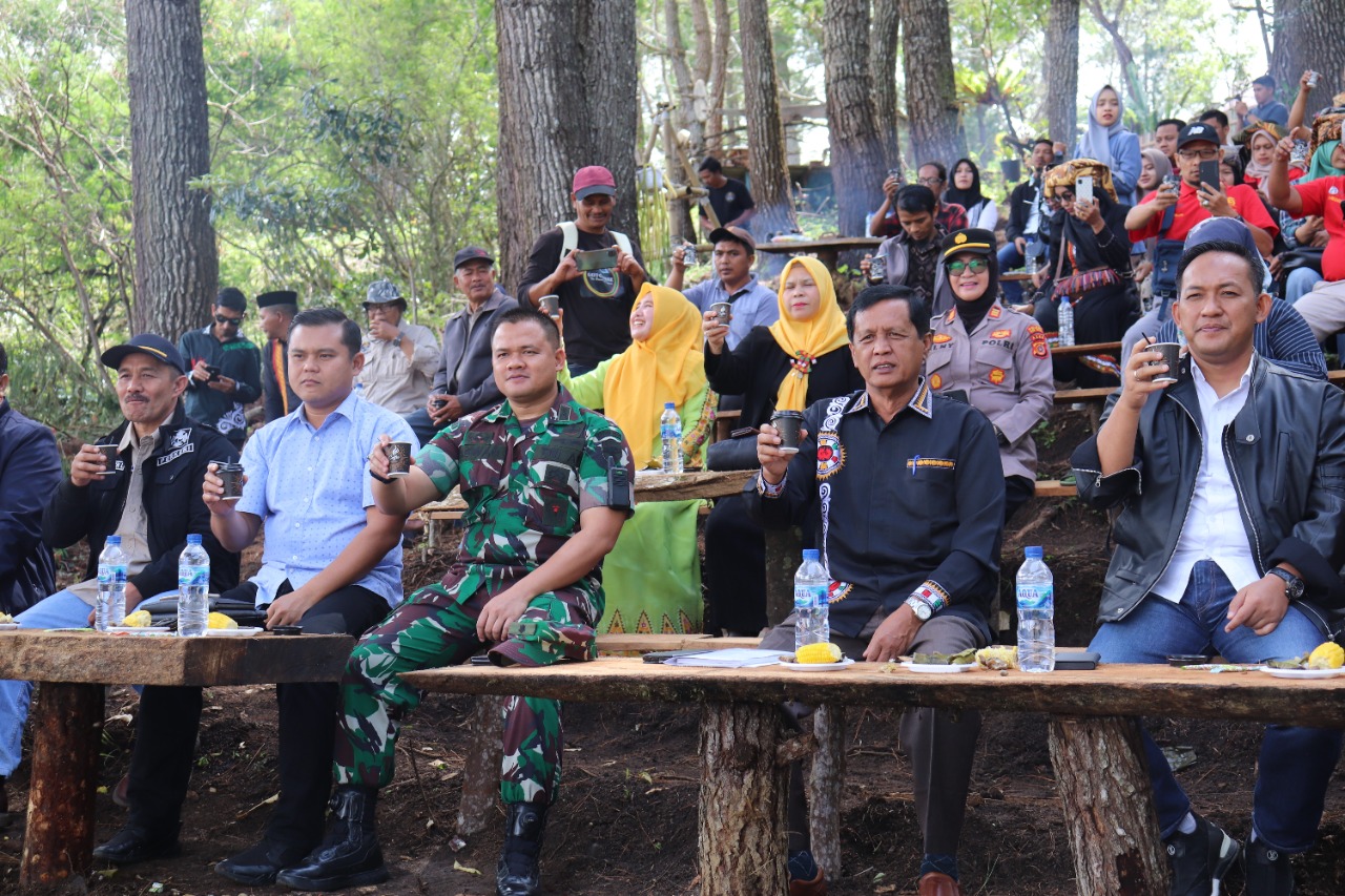 PEMBUKAAN FESTIVAL DESEMBER KOPI DAN LAUNCHING PELAYANAN KESEHATAN HEWAN TAHUN 2022.