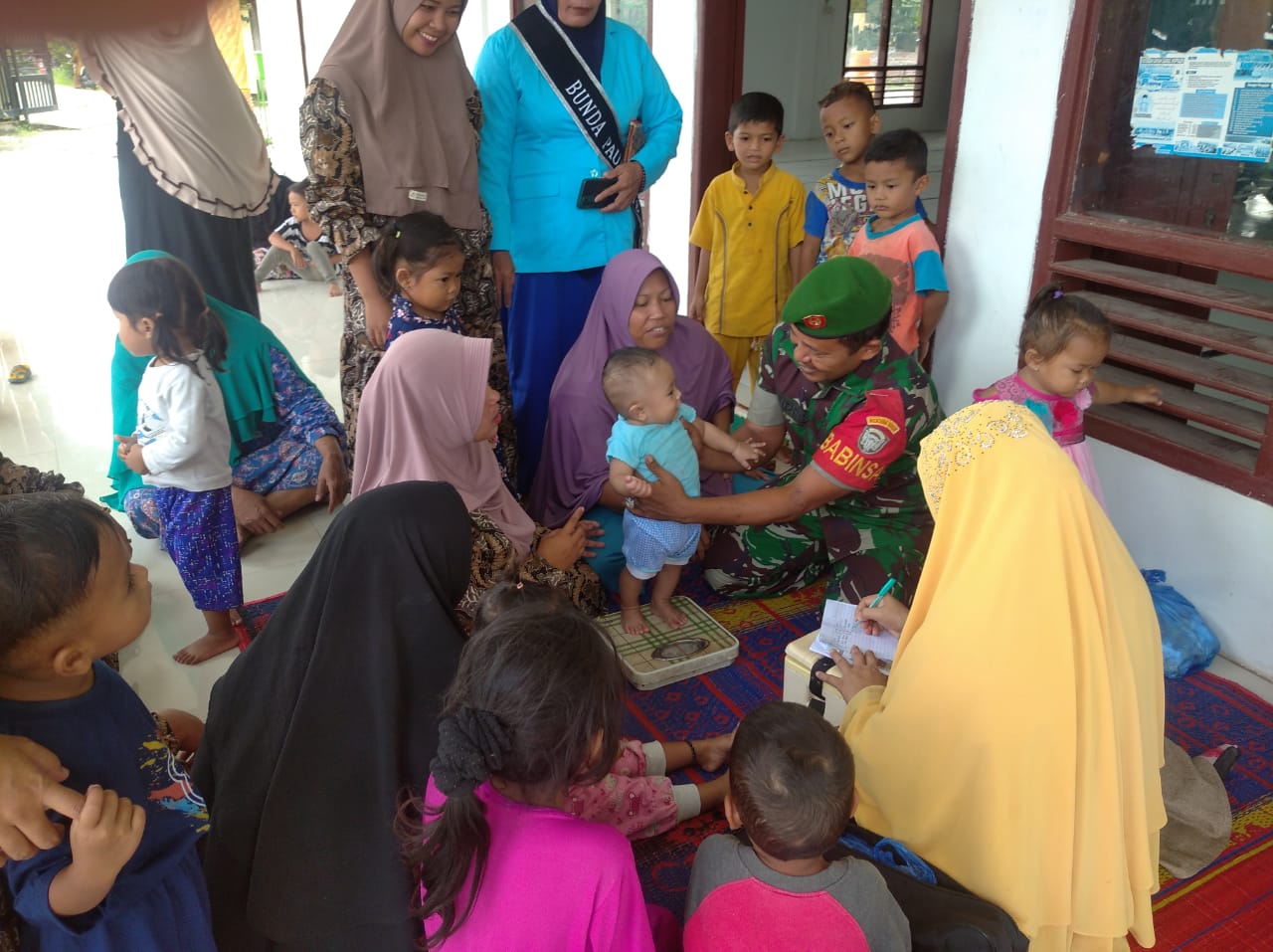 Wujudkan Balita Sehat Babinsa Dampingi Posyandu