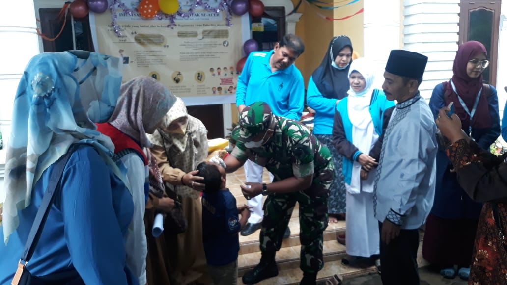 Babinsa Jajaran Kodim 0117/Aceh Tamiang Mengawal Bulan Imunisasi Anak Nasional (BIAN