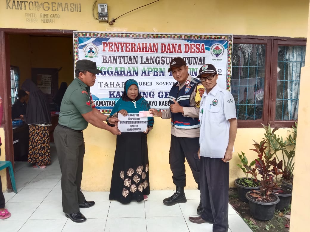 Jelang Akhir Tahun, TNI-Polri Ikut Andil Pengamanan Penyaluran BLT DD
