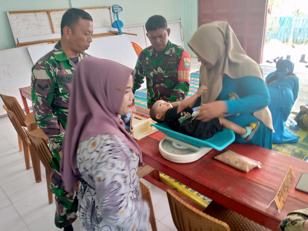 Wujudkan Balita Sehat Babinsa Dampingi Posyandu