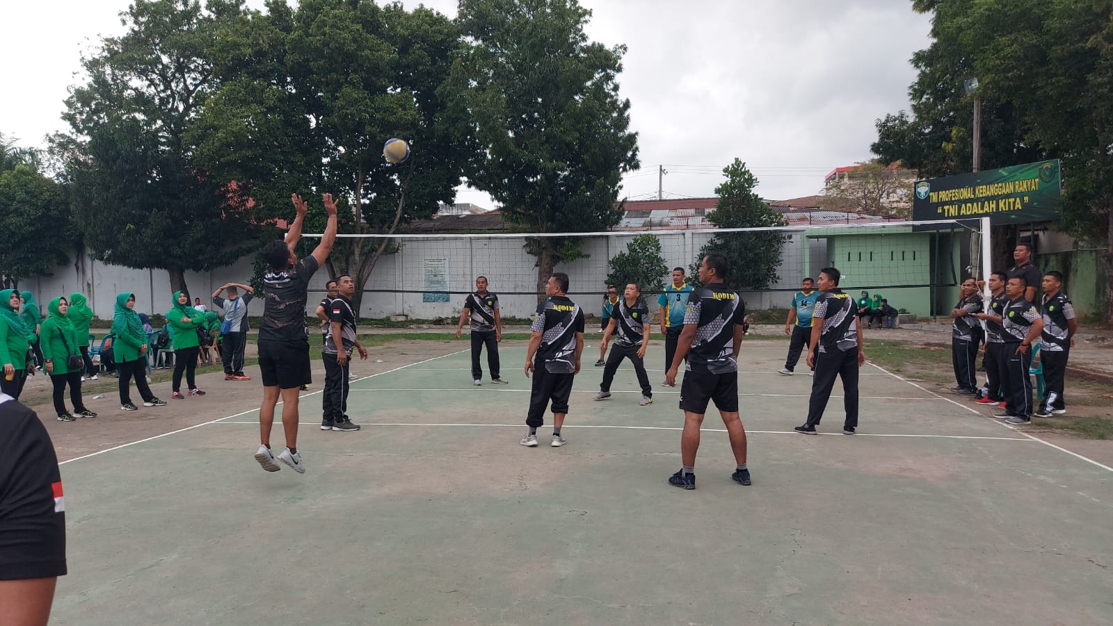 Turnamen Bola Volly Meriahkan HUT Kodim 0103/Aut