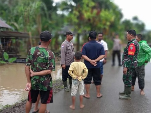 Babinsa Simeulue Cek Warga Yang Terdampak Banjir