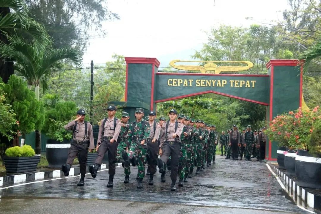 Siswa Dikmaba TNI AD dan Diktuba Polri Kunjungi Yonif Raider 112/DJ