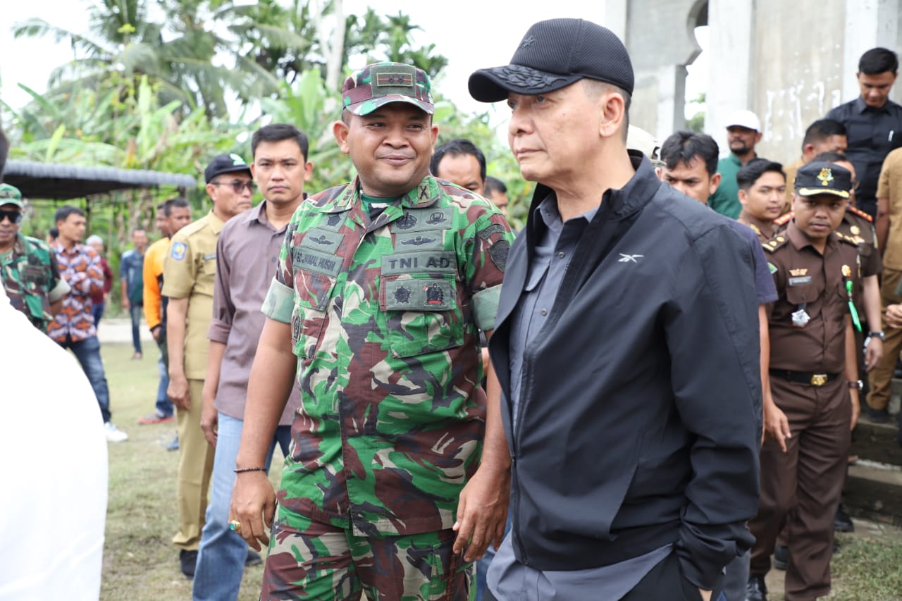 Dandim Pidie Dampingi Pejabat Gubernur Aceh Tinjau Lokasi Banjir Di Pidie Jaya