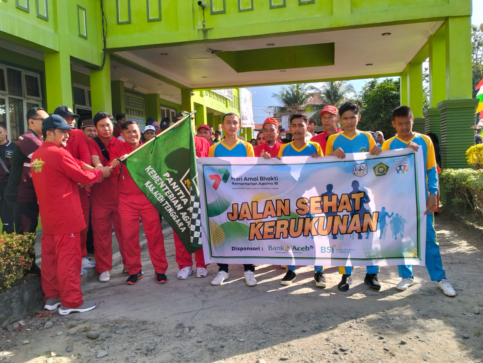 Danramil 0108-03/Badar Hadiri Jalan Sehat Kerukunan (JSK)