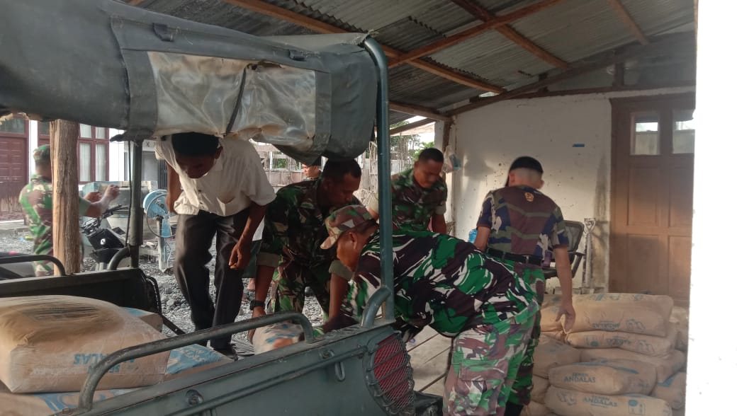 Danramil 04/Meureubo Salurkan Bantuan 25 Sak Semen untuk Pembangunan Masjid