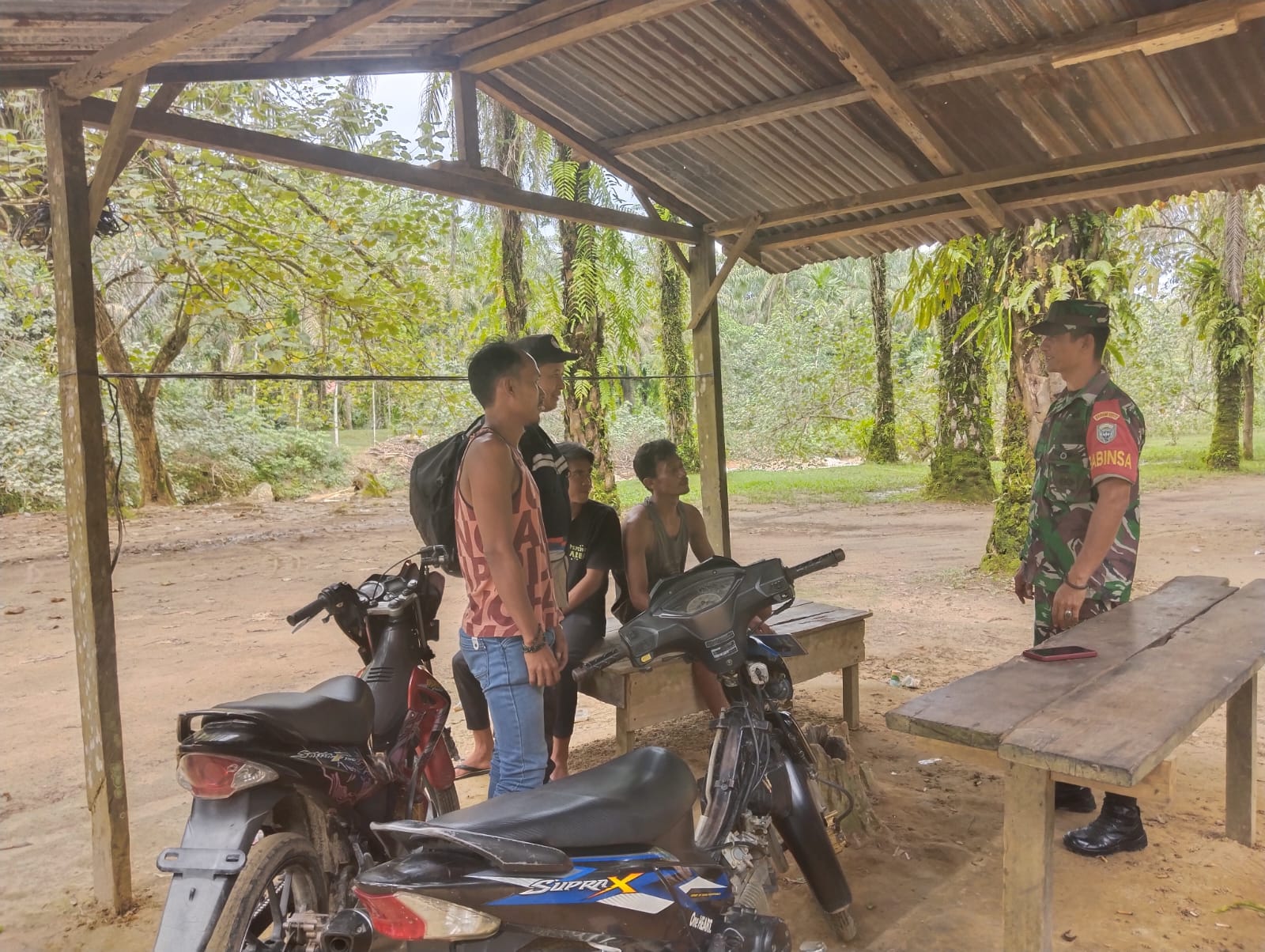 Komsos Dengan Pemuda, Babinsa Selamat Ingatkan Tentang Bahaya Narkoba
