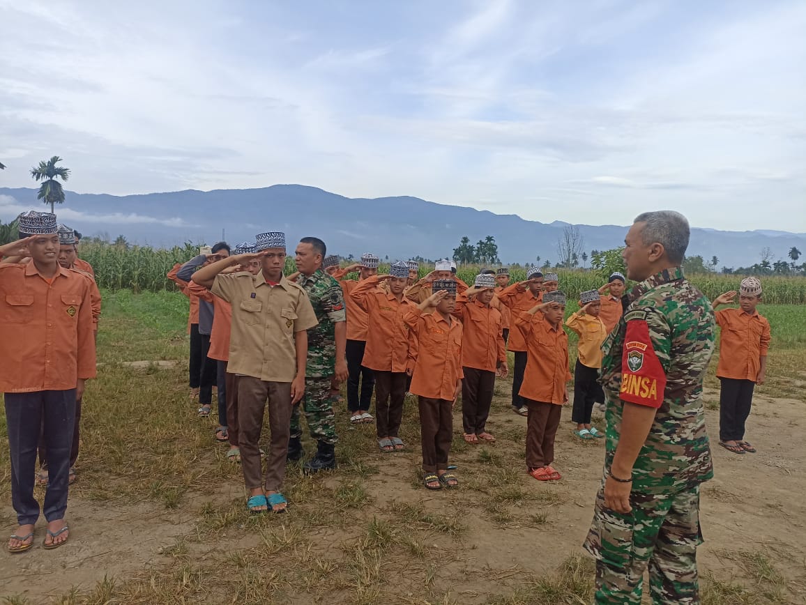 Bentuk Karakter Generasi Muda Babinsa Latih PBB Santri