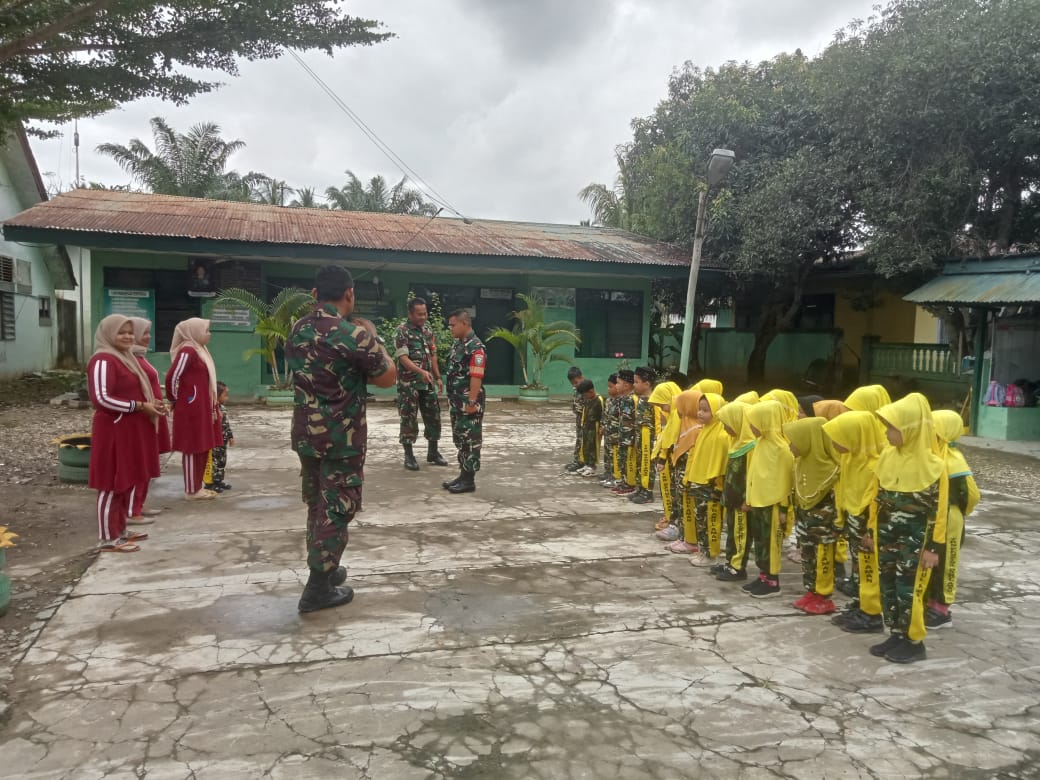 Antusiasme Anak TK Negeri Pembina Darul Aman Belajar PBB Bersama TNI
