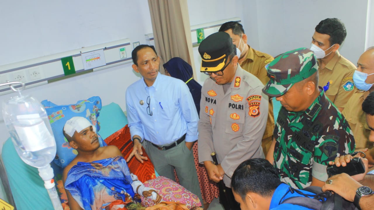 Dandim 0107/Aceh Selatan Bersama Forkopimda Membesuk Pasien Korban Terkaman Harimau