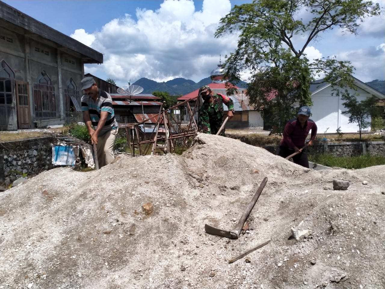 Warga Senang Dengan Kehadiran Babinsa Untuk Kemajuan Desa.