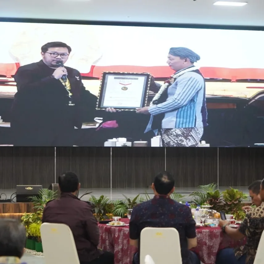 Pangdam IM nonton bareng pergelaran Wayang Kulit secara Virtual.