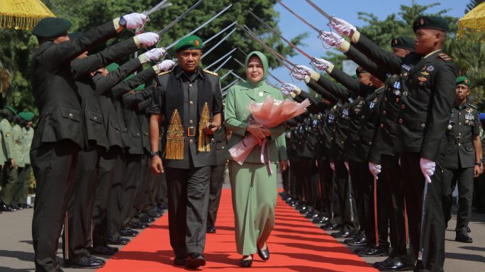 Kodam Iskandar Muda melaksanakan acara acara tradisi pelepasan/pengantar tugas Mayjen TNI Mohamad Hasan.