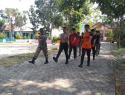 Tanamkan Disiplin Sejak Dini, Babinsa Kota Sigli Latih PBB Siswa SMA 3 Unggul Sigli